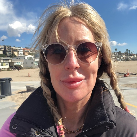 Meet your Posher, Gwen - Picture 2 of 2